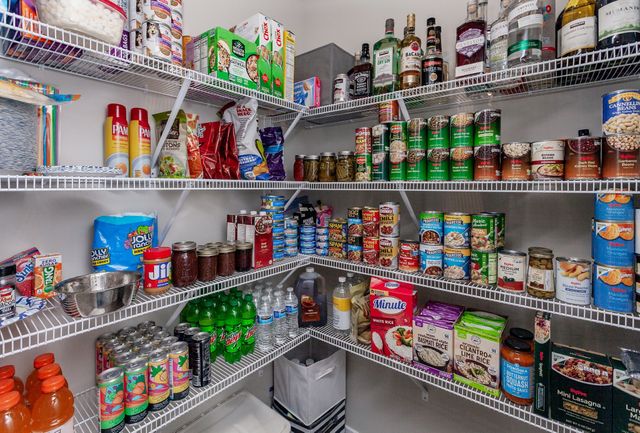 9904 NW 82nd Avenue, Johnston, IA 50131