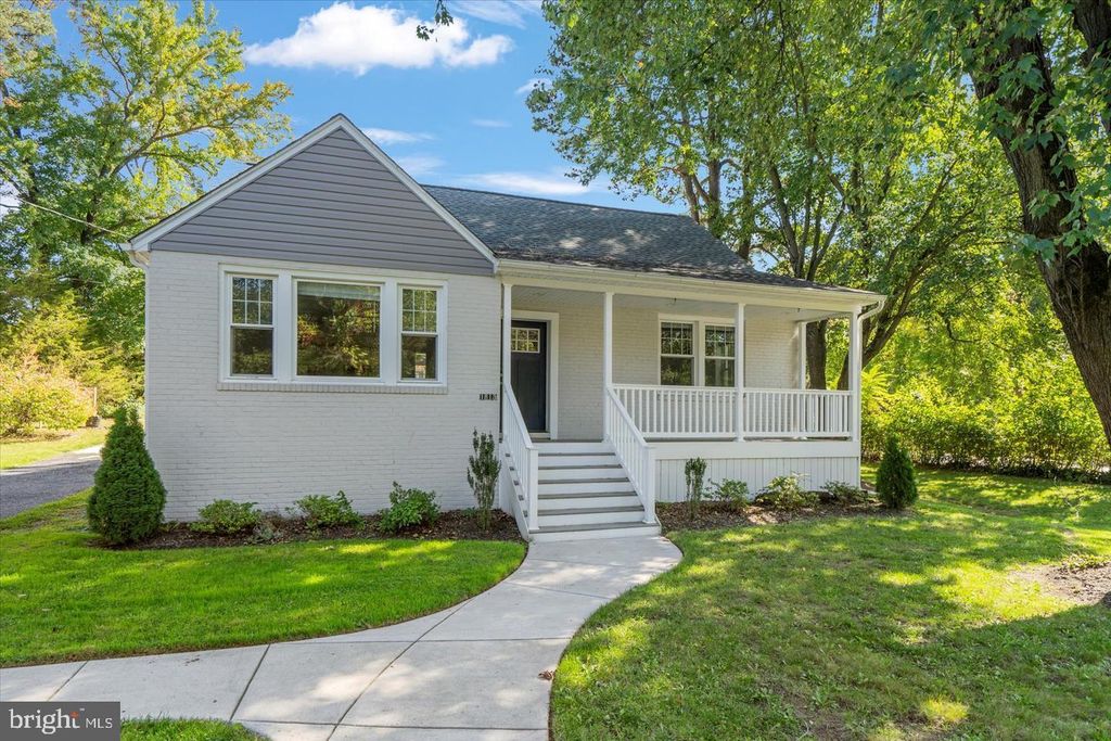 1813 SUNNYSIDE LN, Essex, MD 21221