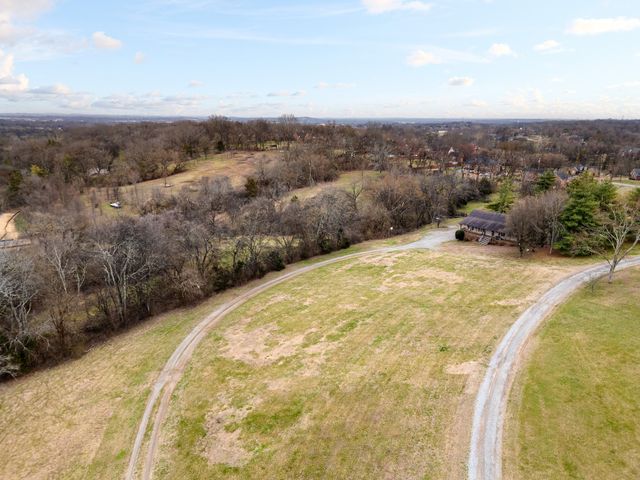 111 Patton Ln, Hendersonville, TN 37075