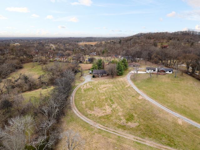 111 Patton Ln, Hendersonville, TN 37075