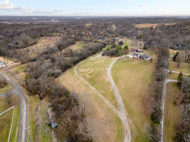 111 Patton Ln, Hendersonville, TN 37075