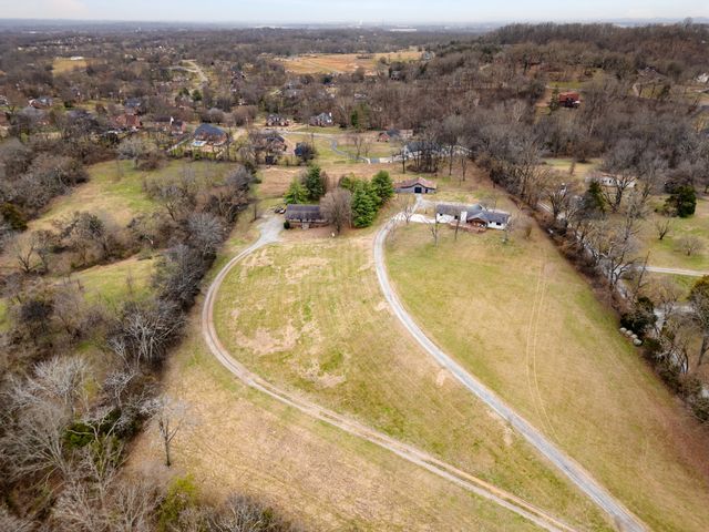 111 Patton Ln, Hendersonville, TN 37075