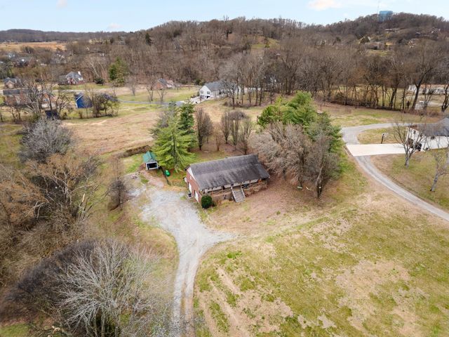 111 Patton Ln, Hendersonville, TN 37075