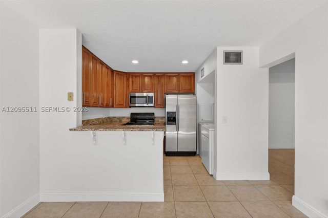 3516 Gardens East Dr A, Palm Beach Gardens, FL 33410
