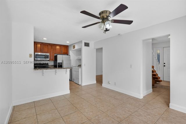 3516 Gardens East Dr A, Palm Beach Gardens, FL 33410