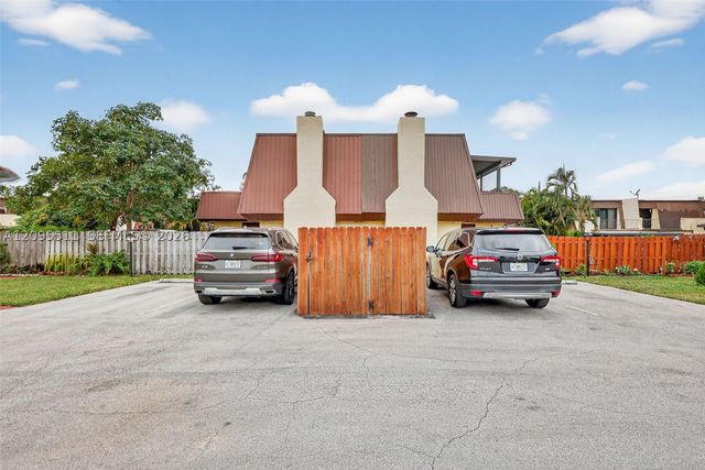 3516 Gardens East Dr A, Palm Beach Gardens, FL 33410