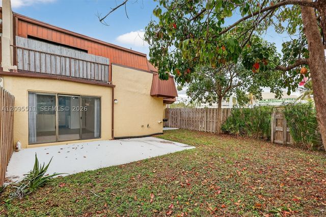 3516 Gardens East Dr A, Palm Beach Gardens, FL 33410