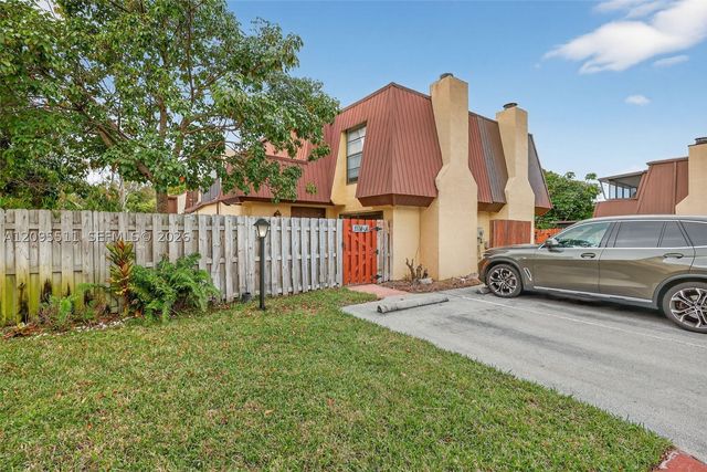 3516 Gardens East Dr A, Palm Beach Gardens, FL 33410