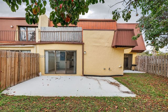 3516 Gardens East Dr A, Palm Beach Gardens, FL 33410