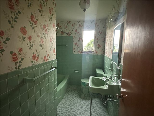 2 Emerson St, Uniontown, PA 15401