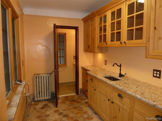 19925 Renfrew Road, Detroit, MI 48221