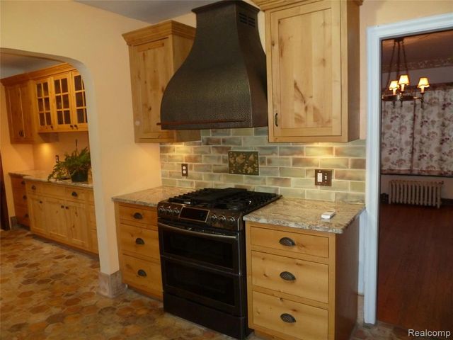 19925 Renfrew Road, Detroit, MI 48221