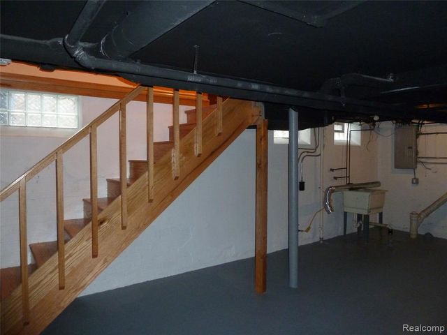 19925 Renfrew Road, Detroit, MI 48221