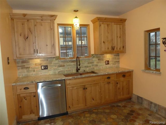 19925 Renfrew Road, Detroit, MI 48221