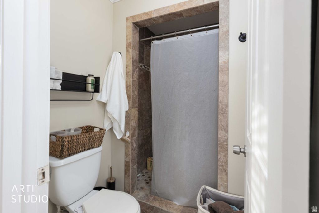 Image 21 of property listing at 1731 E 2825 N, Layton, UT 84040