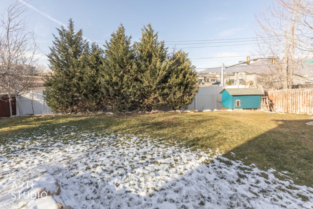 Image 36 of property listing at 1731 E 2825 N, Layton, UT 84040