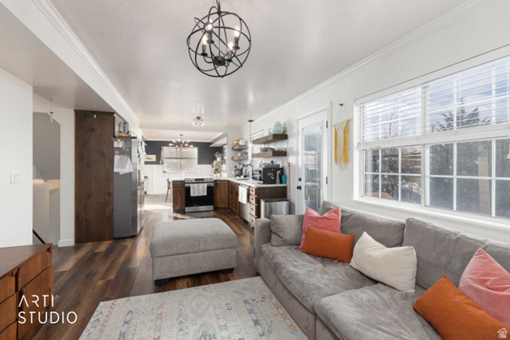 Image 7 of property listing at 1731 E 2825 N, Layton, UT 84040