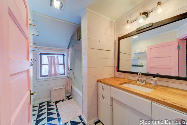 1922 Oak Avenue, North Muskegon City, MI 49445