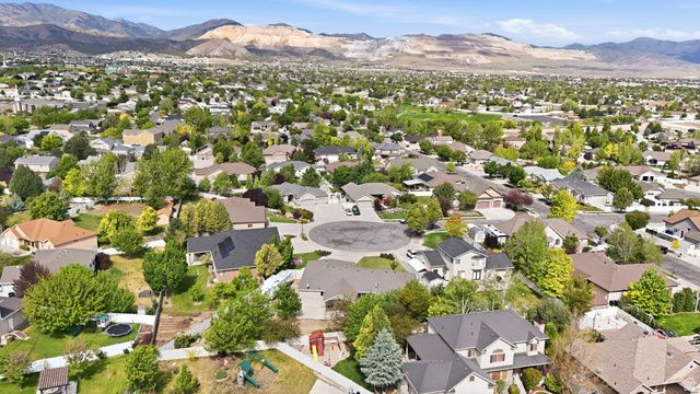 13981 S BARNEYS PEAK CIR, Herriman, UT 84096
