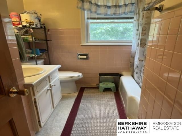 956 S 48th Street, Lincoln, NE 68510