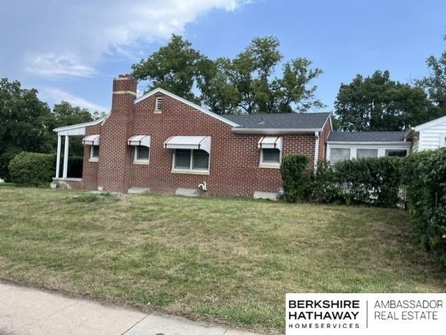 956 S 48th Street, Lincoln, NE 68510