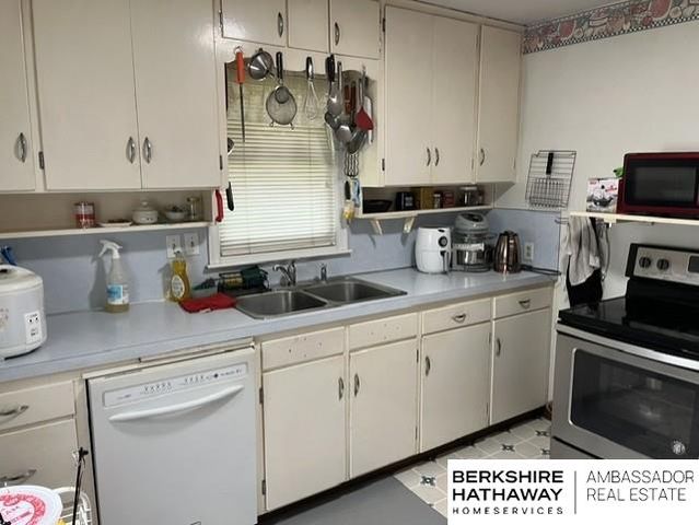 956 S 48th Street, Lincoln, NE 68510