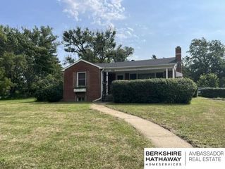 956 S 48th Street, Lincoln, NE 68510