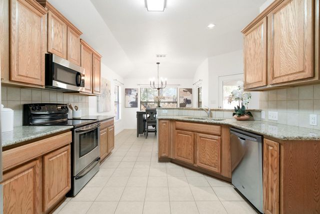 809 Hedgewood DR, Georgetown, TX 78628