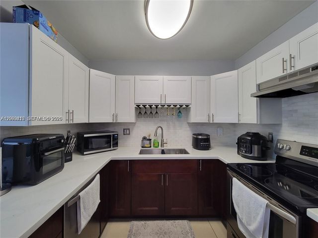 6930 SW 12th St 0, Pembroke Pines, FL 33023