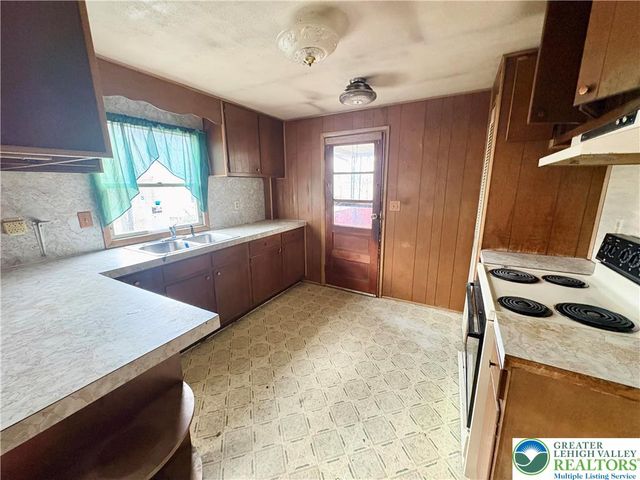 211 Fireline Road, Bowmanstown Boro, PA 18071