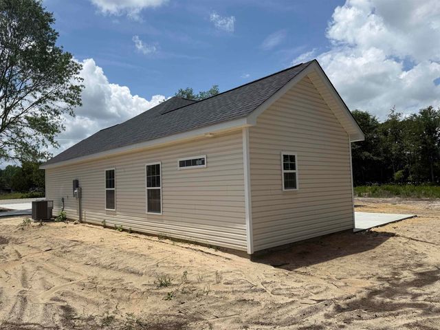 10562 W Highway 19, Loris, SC 29569
