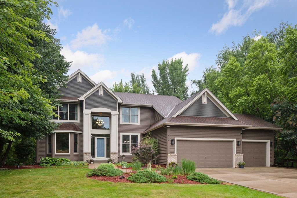7474 Moccasin Trail, Chanhassen, MN 55317