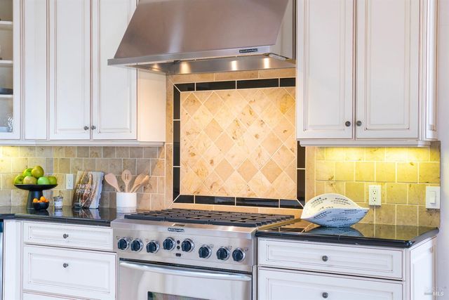 522 Meadowood Ln, St. Helena, CA 94574