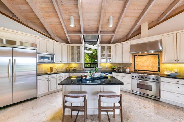 522 Meadowood Ln, St. Helena, CA 94574