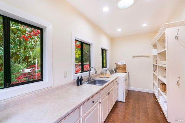 522 Meadowood Ln, St. Helena, CA 94574