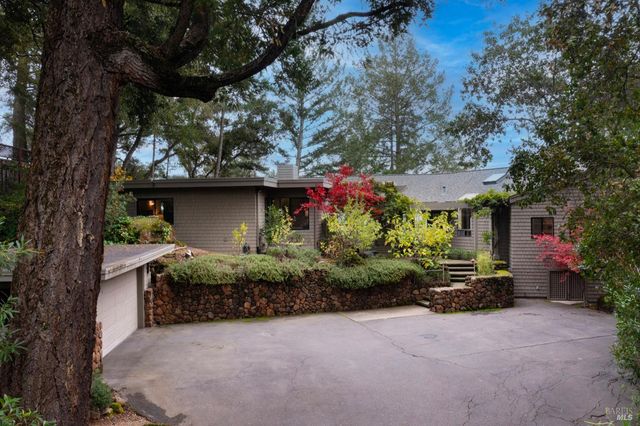 522 Meadowood Ln, St. Helena, CA 94574