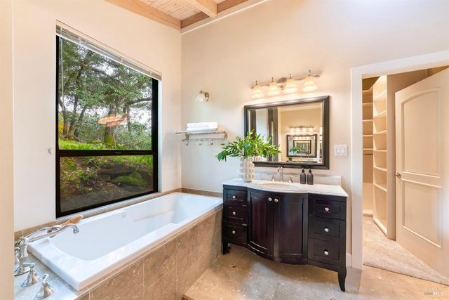 522 Meadowood Ln, St. Helena, CA 94574