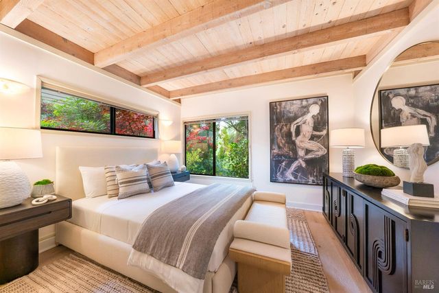 522 Meadowood Ln, St. Helena, CA 94574