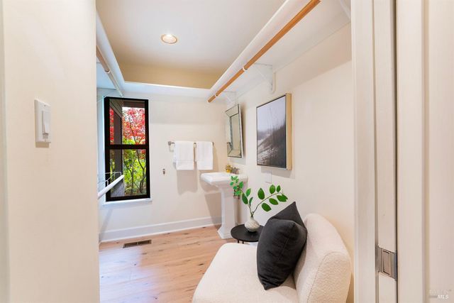 522 Meadowood Ln, St. Helena, CA 94574