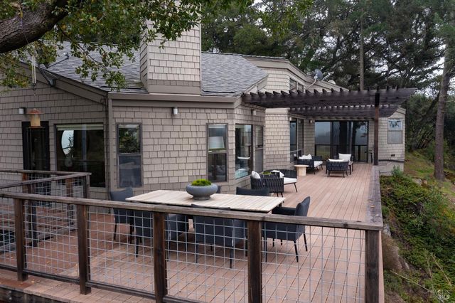 522 Meadowood Ln, St. Helena, CA 94574