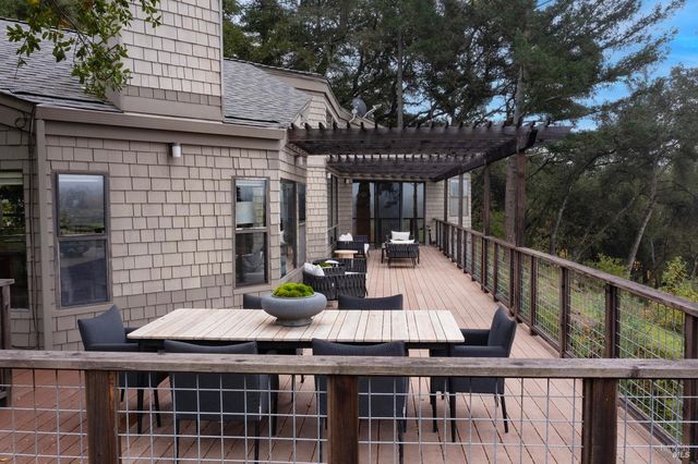 522 Meadowood Ln, St. Helena, CA 94574