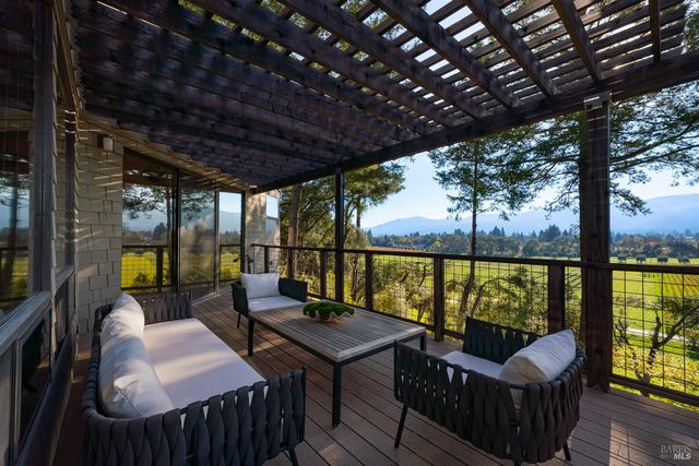 522 Meadowood Ln, St. Helena, CA 94574