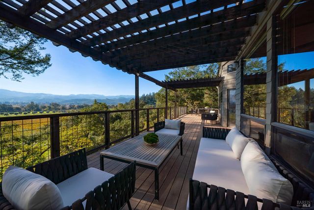 522 Meadowood Ln, St. Helena, CA 94574