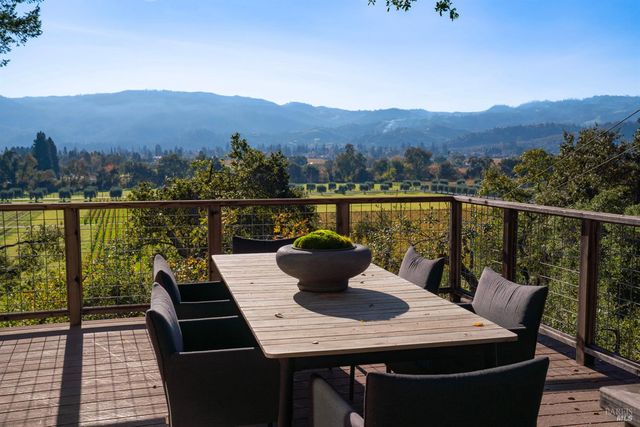 522 Meadowood Ln, St. Helena, CA 94574