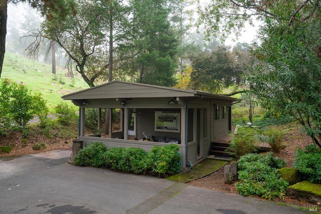 522 Meadowood Ln, St. Helena, CA 94574