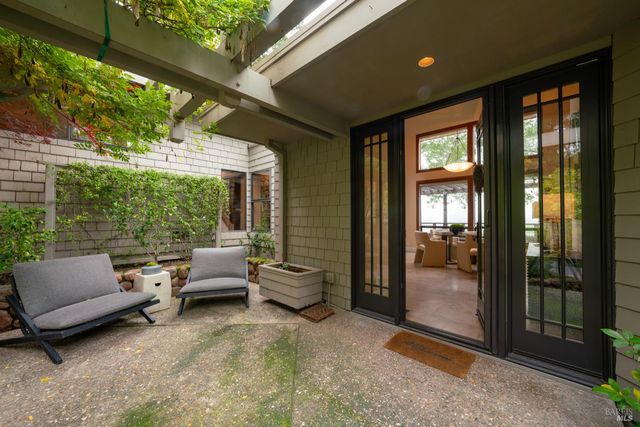 522 Meadowood Ln, St. Helena, CA 94574