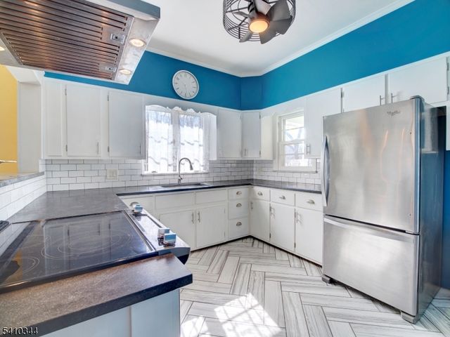 14 Clinton St, Newton Town, NJ 07860