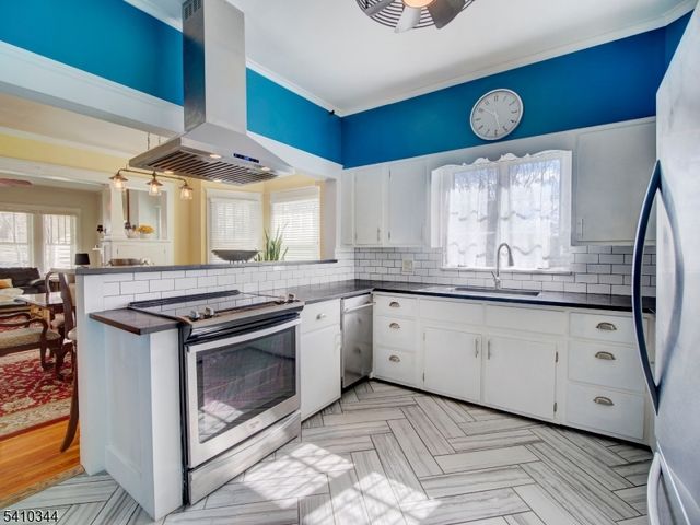 14 Clinton St, Newton Town, NJ 07860