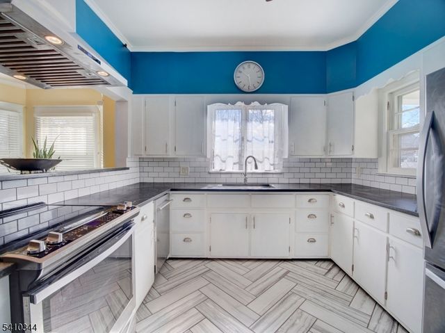 14 Clinton St, Newton Town, NJ 07860