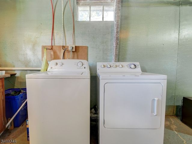 14 Clinton St, Newton Town, NJ 07860